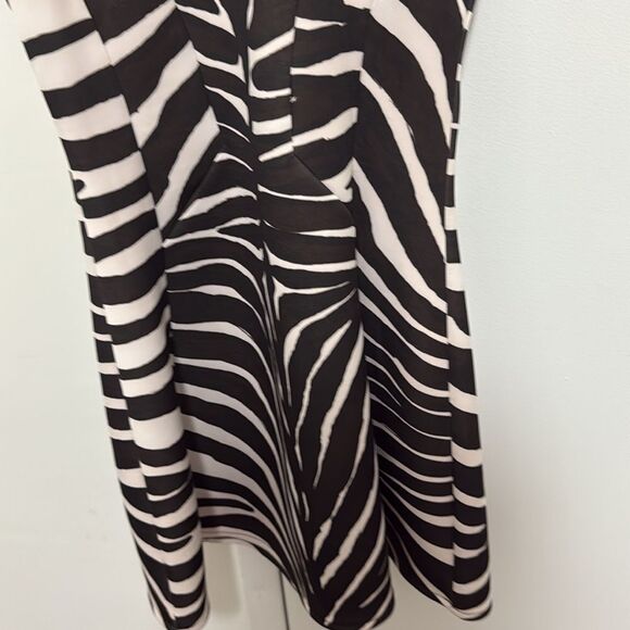 Michael Kors Scuba Flare Sleeveless Dress in Zebra Print. Size Small. - Picture 5 of 5